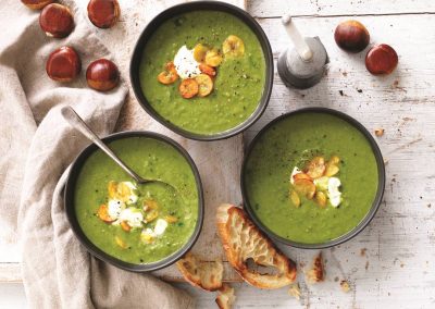 Chestnut, spinach & green pea soup